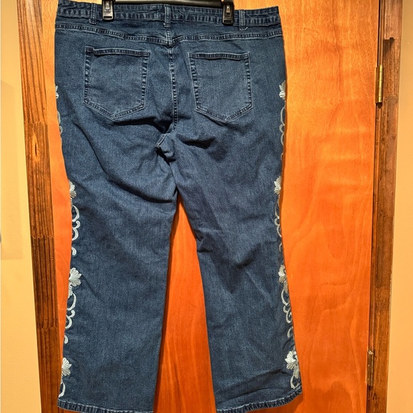 Denim 24/7 Dark Wash Jeans With Teal Embroidered Pattern Size 22W - Picture 5 of 6